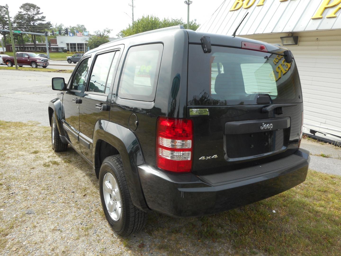 2012 Green Jeep Liberty (1C4PJMAK7CW) , located at 2553 Airline Blvd, Portsmouth, VA, 23701, (757) 488-8331, 36.813889, -76.357597 - ***VEHICLE TERMS*** Down Payment: $999 Weekly Payment: $100 APR: 23.9% Repayment Terms: 42 Months *** CALL ELIZABETH SMITH - DIRECTOR OF MARKETING @ 757-488-8331 TO SCHEDULE YOUR APPOINTMENT TODAY AND GET PRE-APPROVED RIGHT OVER THE PHONE*** - Photo#7